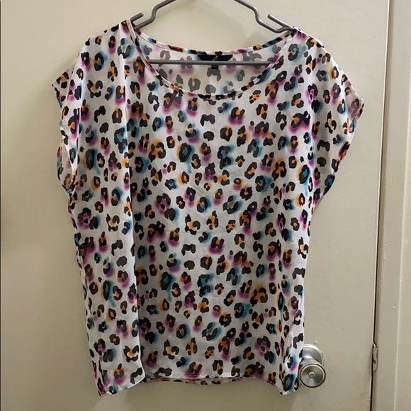 💜4/$30 - Multicolour leopard print top - Picture 1 of 3